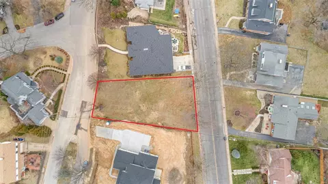 749 Swarthmore Ln, Saint Louis, MO 63130