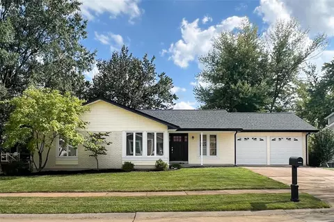 15416 Strollways Dr, Chesterfield, MO 63017