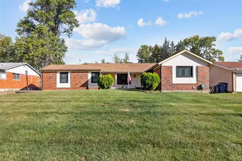 2275 Belfast Dr, Florissant, MO 63033