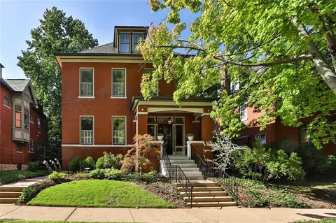 3512 Crittenden St, Saint Louis, MO 63118