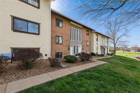 141 Carmel Woods Dr, Ellisville, MO 63021 photo 1