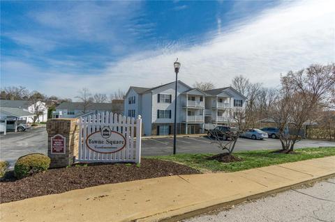 100 Towne Square Ct #I, Eureka, MO 63025 photo 2