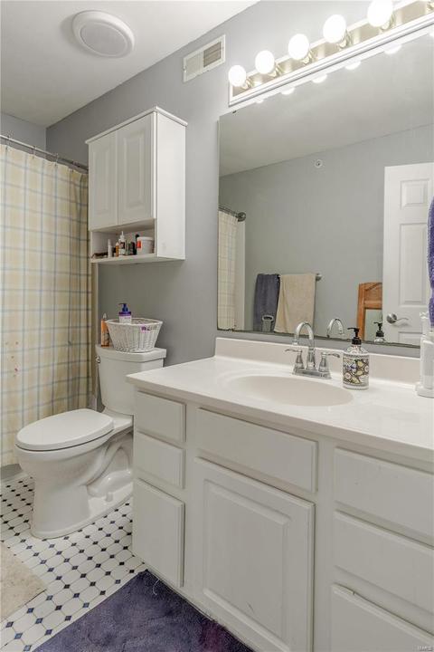 100 Towne Square Ct #I, Eureka, MO 63025 photo 11
