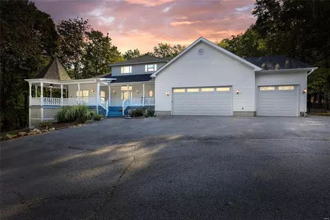 402 Crescent Bluff Ct, Eureka, MO 63025