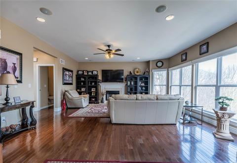 1036 Stone Spring Ct, Eureka, MO 63025 photo 8