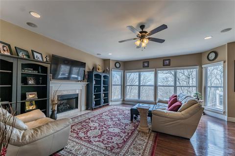 1036 Stone Spring Ct, Eureka, MO 63025 photo 4