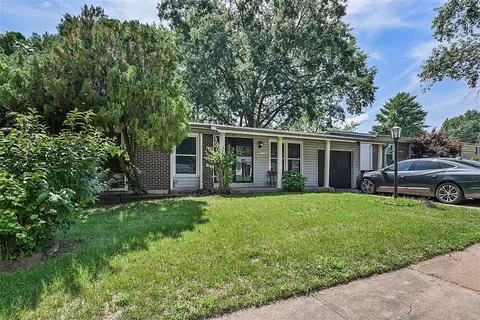 11743 El Somo Ct, Florissant, MO 63033