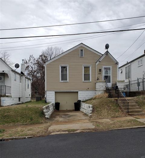 392 Goetz Ave, Saint Louis, MO 63125