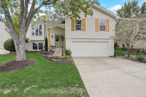 2512 Maple Crossing Dr, Wildwood, MO 63011