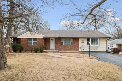 18 Olympia Dr, Ferguson, MO 63135