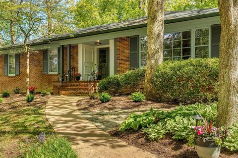 14 Sackston Woods Ln, Saint Louis, MO 63141
