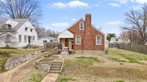 1004 Tompkins St, Saint Charles, MO 63301