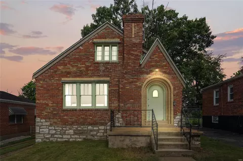8401 Sunbury Ave, Saint Louis, MO 63136