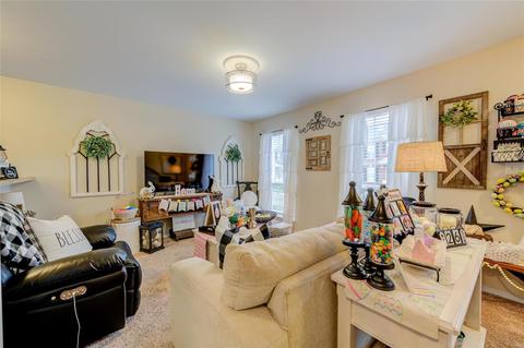 722 Hyde Dr, O'fallon, MO 63366 photo 3
