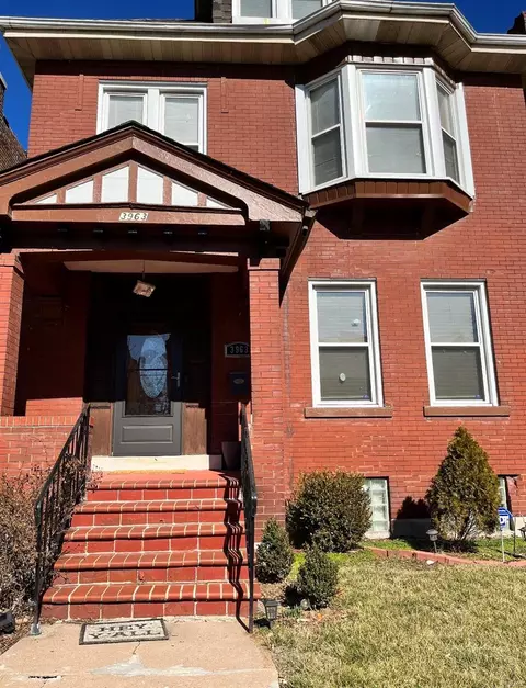 3963 Palm St, Saint Louis, MO 63107