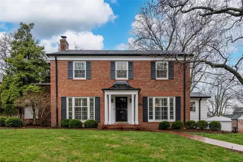 8056 Watkins Dr, Saint Louis, MO 63105