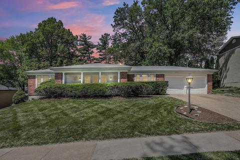 1955 Pepperrell Dr, Saint Louis, MO 63146