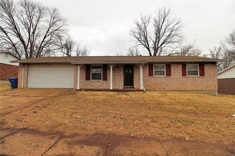 2347 Outlook Dr, Saint Louis, MO 63136