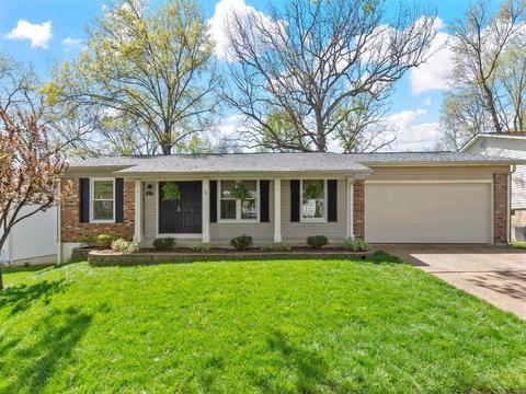 346 Brightfield Dr, Ballwin, MO 63021