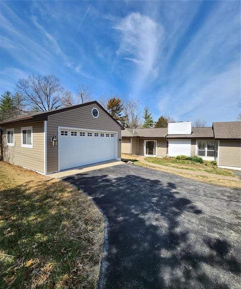 1251 Carman Rd, Ballwin, MO 63021