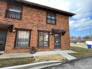 1260 N And South Rd, Saint Louis, MO 63130