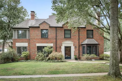 7446 Parkdale Ave, Clayton, MO 63105