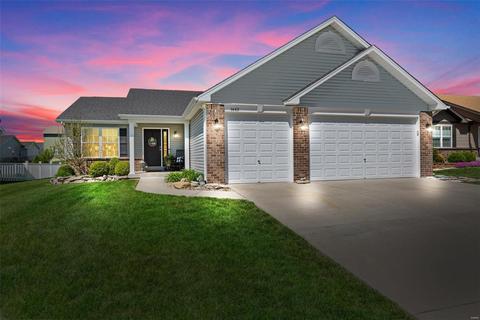 1443 Riverdale Manor Dr, Saint Paul, MO 63366