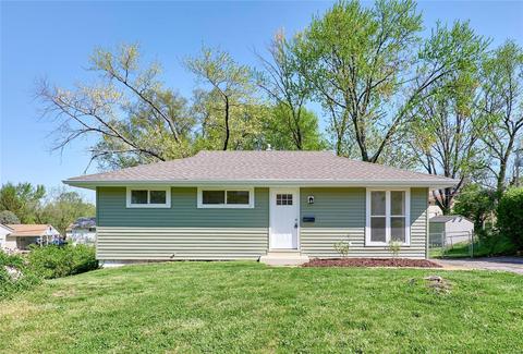 7729 Ellington Dr, Normandy, MO 63121 photo 1