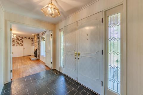 2 Cobblestone Dr, Ballwin, MO 63011 photo 4