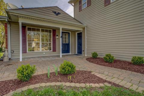 2818 Greenleaf Dr, Saint Charles, MO 63303