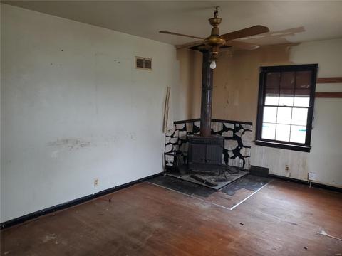 8211 Paramount Dr, Saint Louis, MO 63132 photo 2