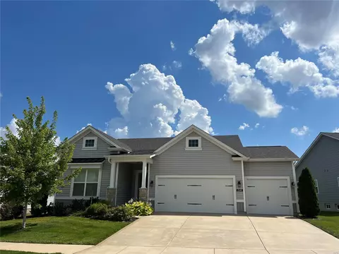 2349 Chemin Ave, Saint Charles, MO 63301