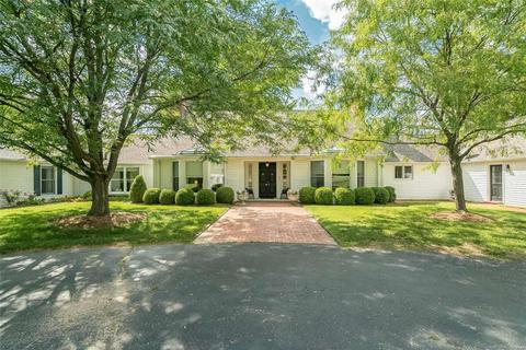 314 Hampshire Hill Ln, Saint Louis, MO 63141