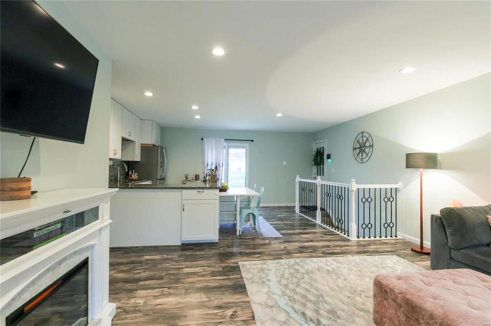  341 Woodbridge Dr, Saint Charles, MO 63303 photo 4