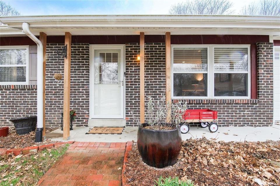  341 Woodbridge Dr, Saint Charles, MO 63303 photo 2