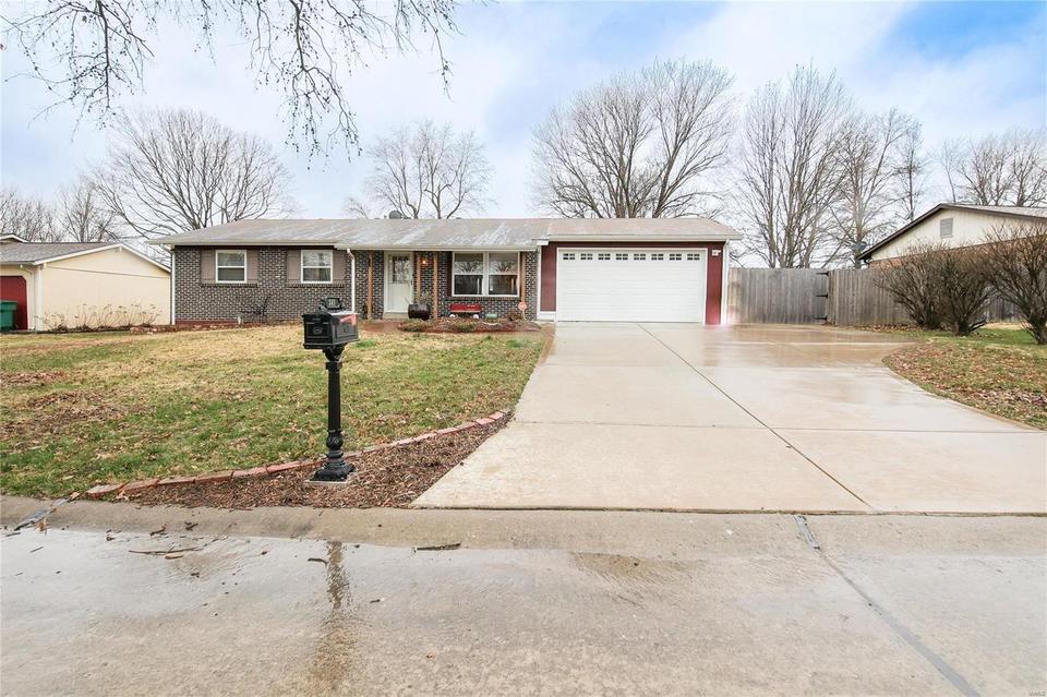  341 Woodbridge Dr, Saint Charles, MO 63303 photo 1