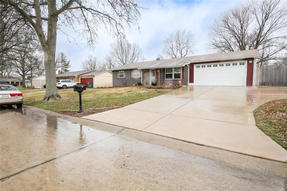  341 Woodbridge Dr, Saint Charles, MO 63303 photo 3