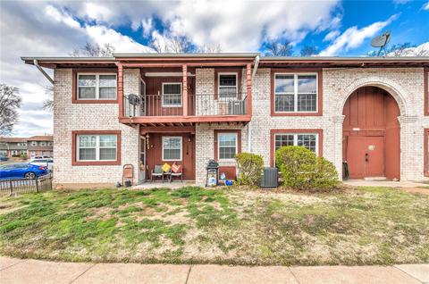8744 Santa Bella Dr #G, Hazelwood, MO 63042
