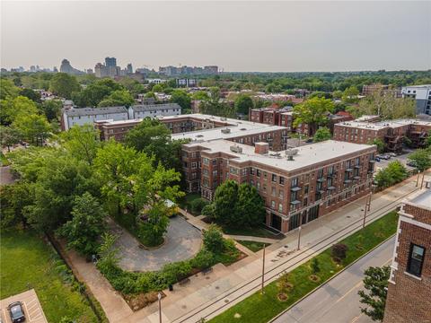 5696 Kingsbury Ave #202, Saint Louis, MO 63112