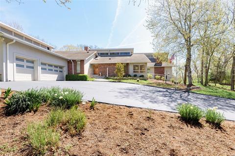 1490 Wilton Ln, Saint Louis, MO 63122