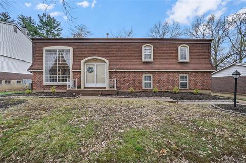 6715 Ryan Crest Dr, Florissant, MO 63033
