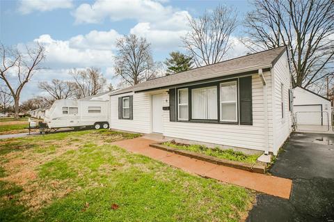 6 Mary Ann Ct, Florissant, MO 63031