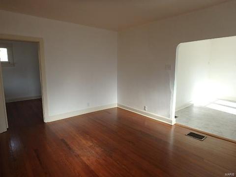 707 Carson Rd, Saint Louis, MO 63135 photo 5