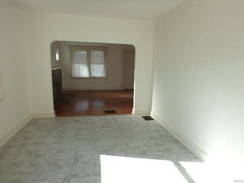 707 Carson Rd, Saint Louis, MO 63135 photo 8