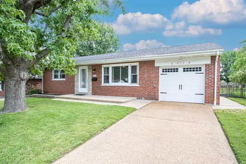 8418 Craighill Dr, Saint Louis, MO 63123