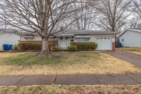 2775 Benne Dr, Florissant, MO 63031