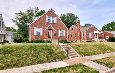 1119 Jackson St, Saint Charles, MO 63301