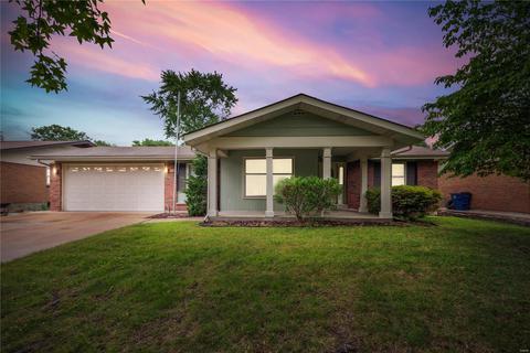 1393 Kingsford Dr, Florissant, MO 63031