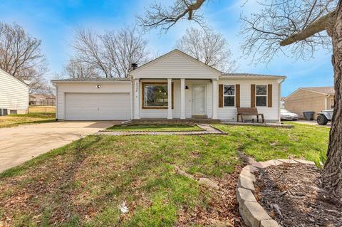 2328 Laredo Dr, O'fallon, MO 63368 photo 2