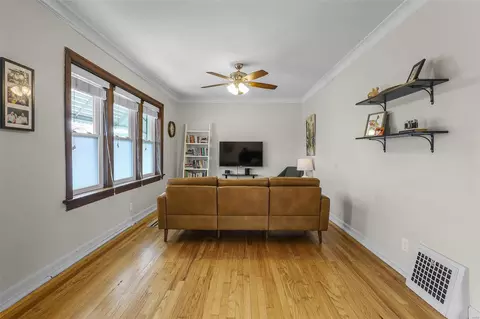 5501 Gresham Ave, Saint Louis, MO 63109 photo 4